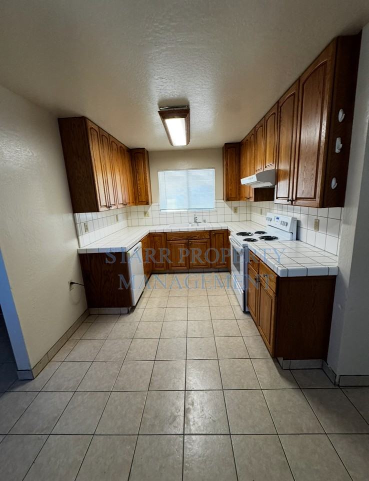2641 Sumac Ave - Photo 6 of 19