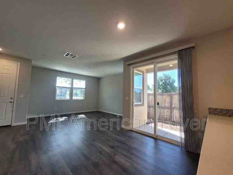 3238 Chelmer Way - Photo 4 of 20