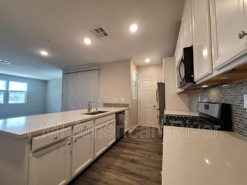3238 Chelmer Way - Photo 5 of 20