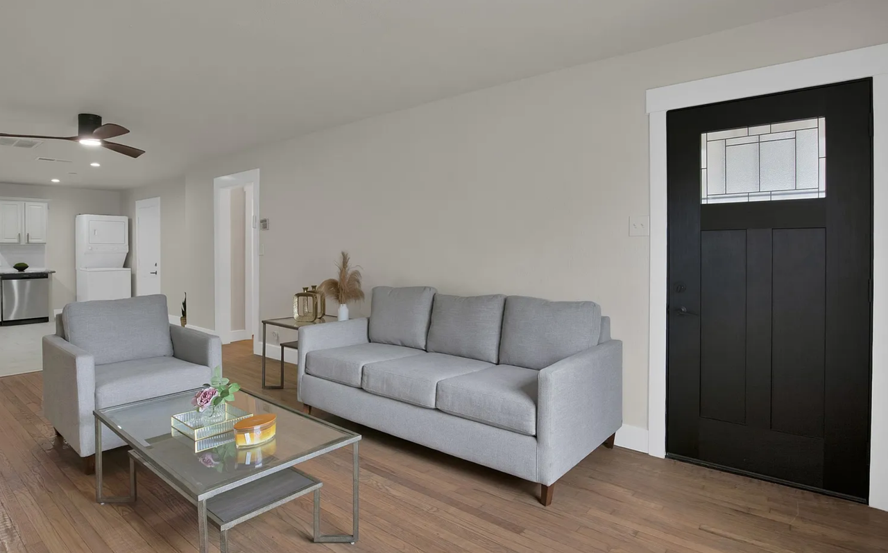 2815 W 8th St - Photo 4 of 18