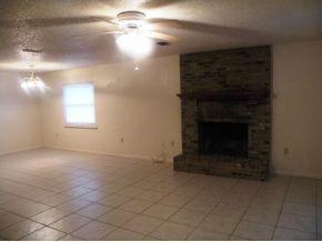 1751 Se 39th St - Photo 4 of 17