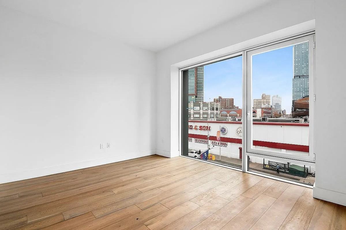 561 Pacific St - Photo 2 of 8