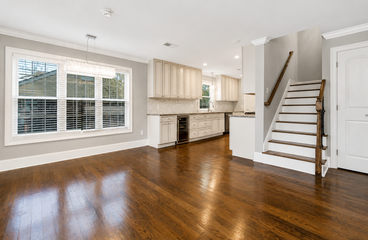 2511 Yadkin Ave - Photo 4 of 16