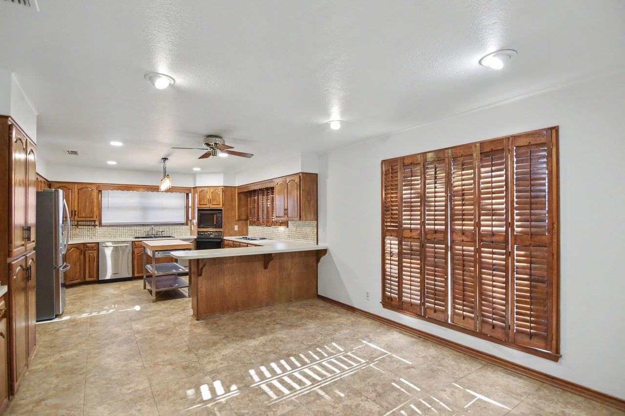 605 Pecos Trl - Photo 6 of 23