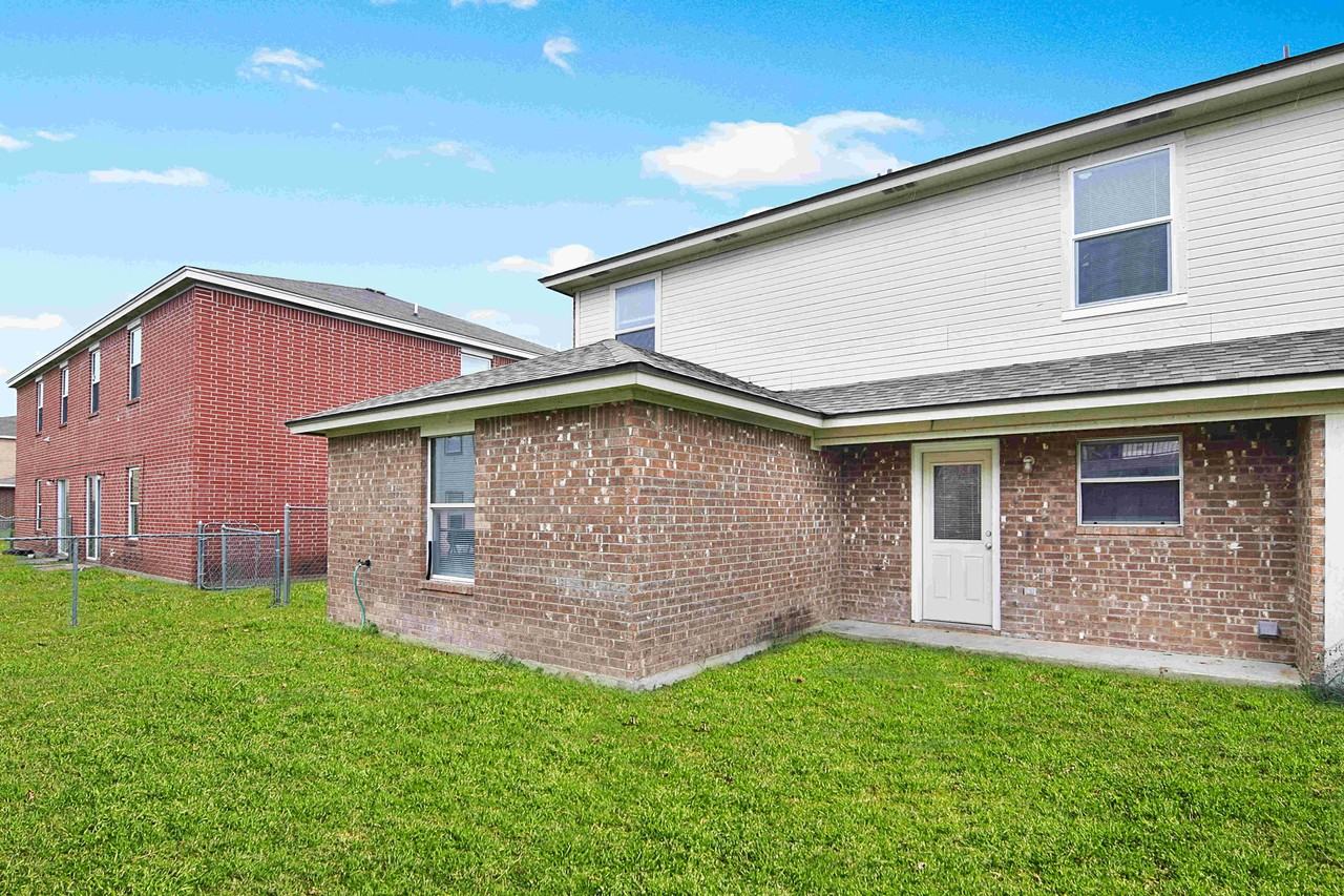 3302 Hereford Ln - Photo 3 of 4