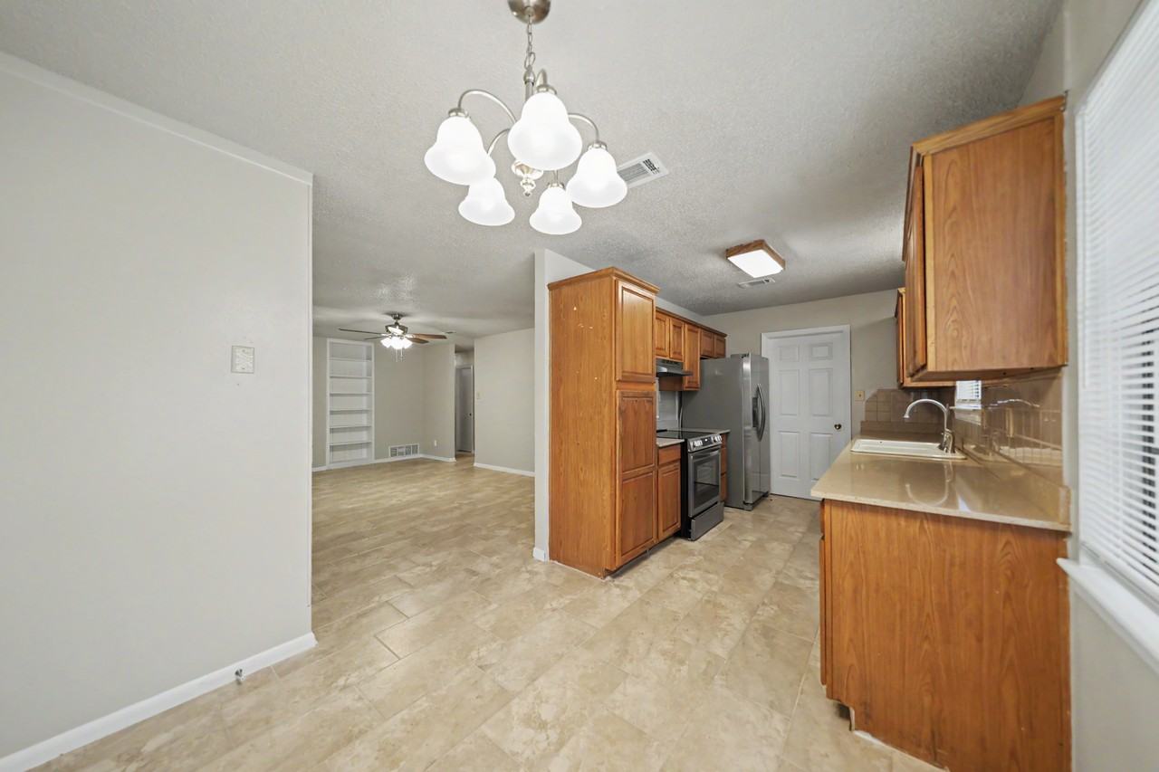 1902 Patricia St - Photo 5 of 23