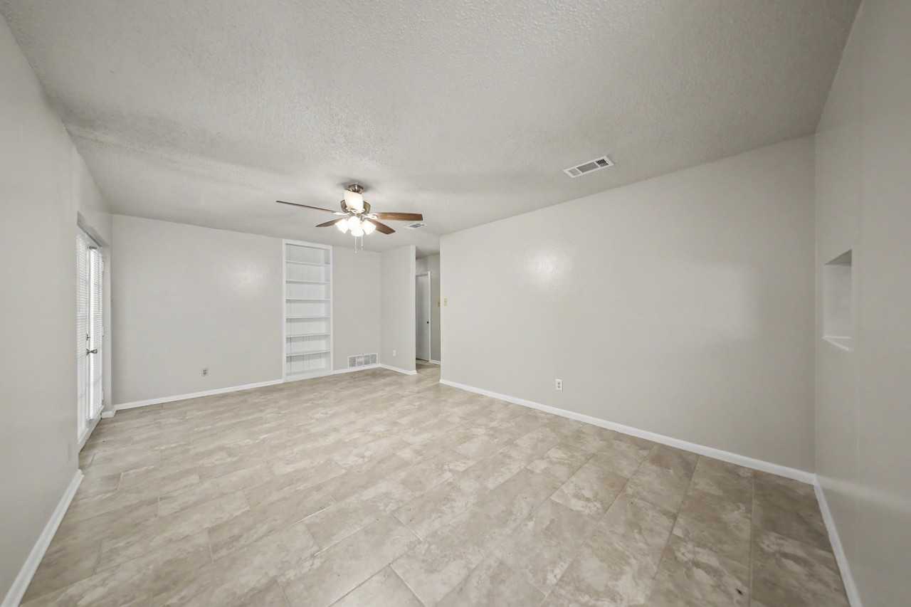 1902 Patricia St - Photo 6 of 23