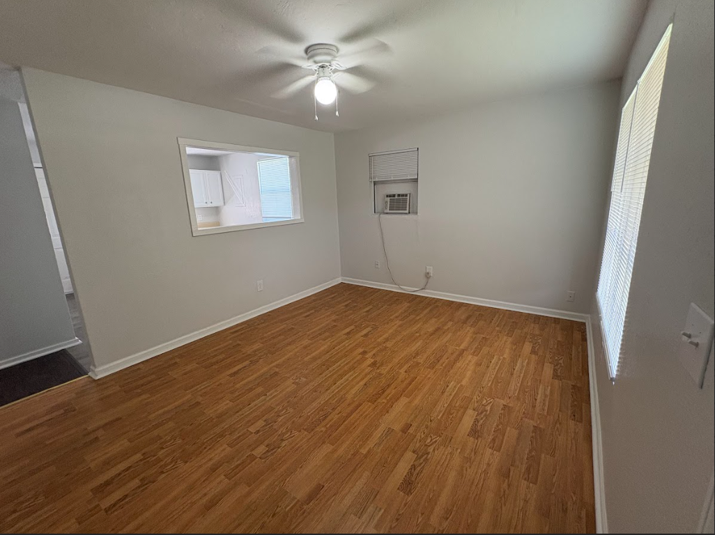 1439 Ne 24th St - Photo 3 of 16