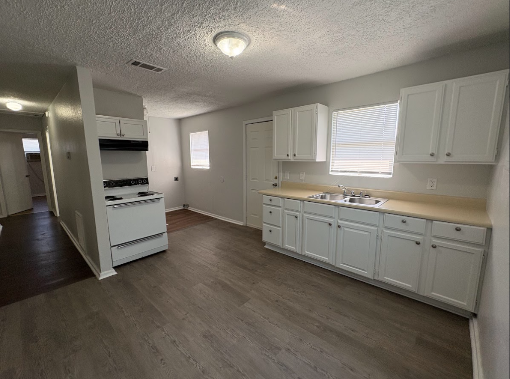 1439 Ne 24th St - Photo 4 of 16