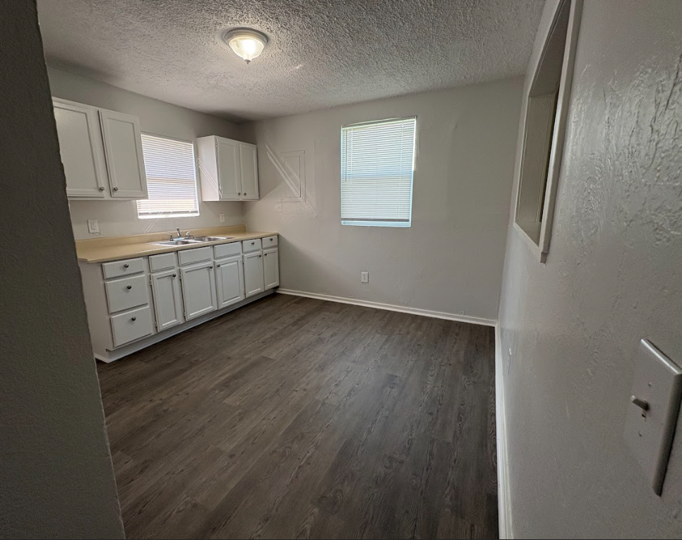 1439 Ne 24th St - Photo 6 of 16