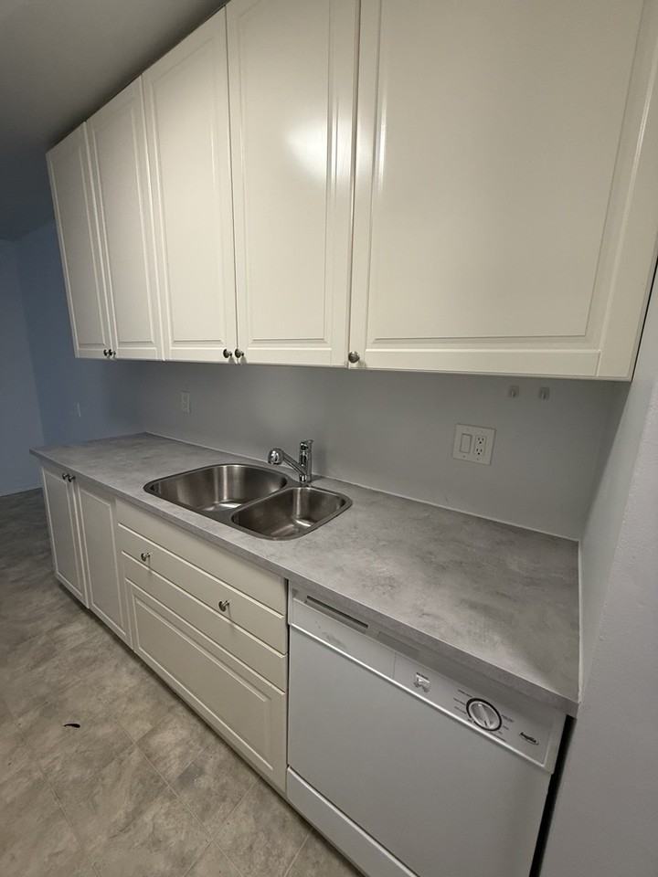 3079 31 Ave Nw - Photo 7 of 10