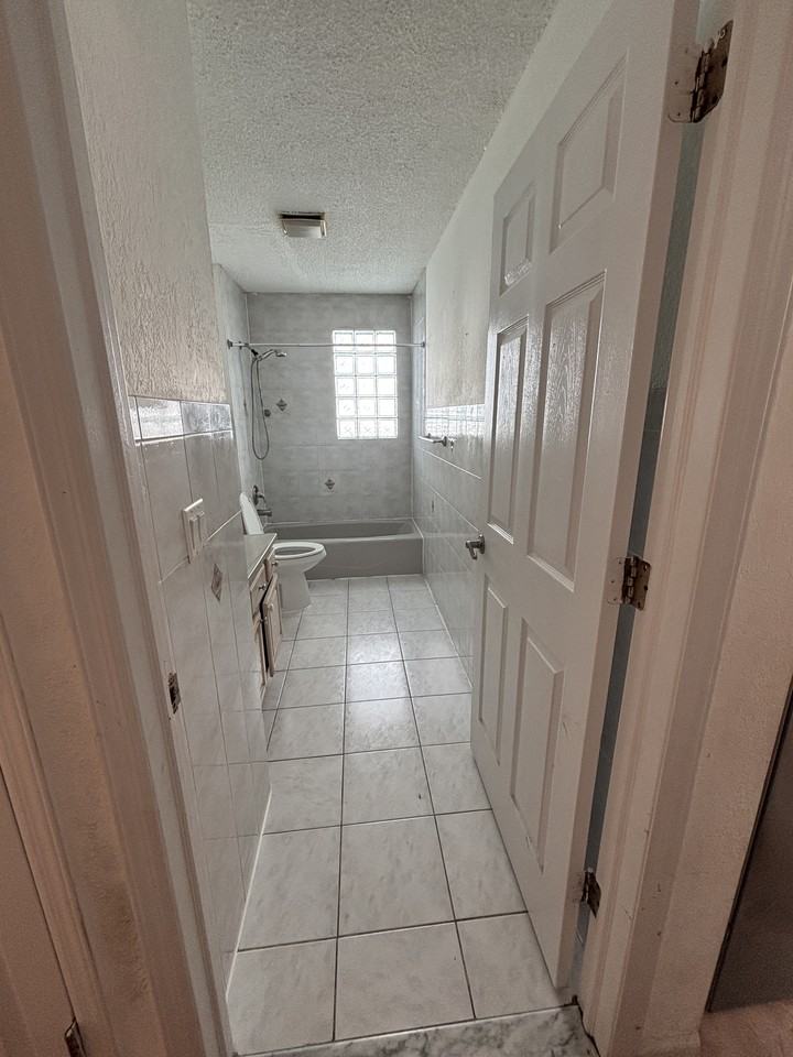 1214 Robert St #1stFL - Photo 3 of 6