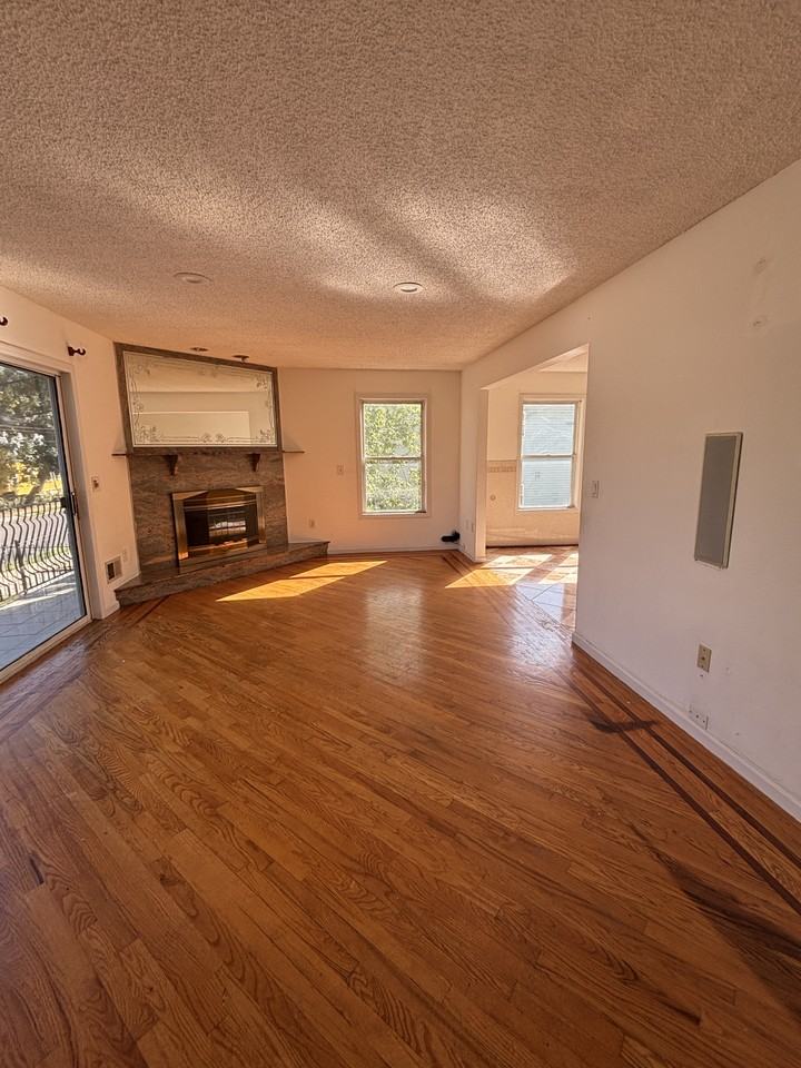 1214 Robert St #1stFL - Photo 4 of 6