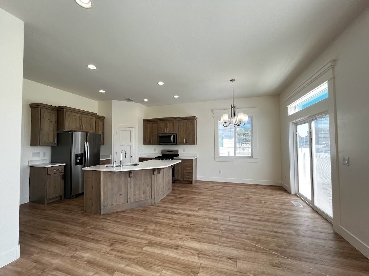637 W Sanford St - Photo 2 of 19