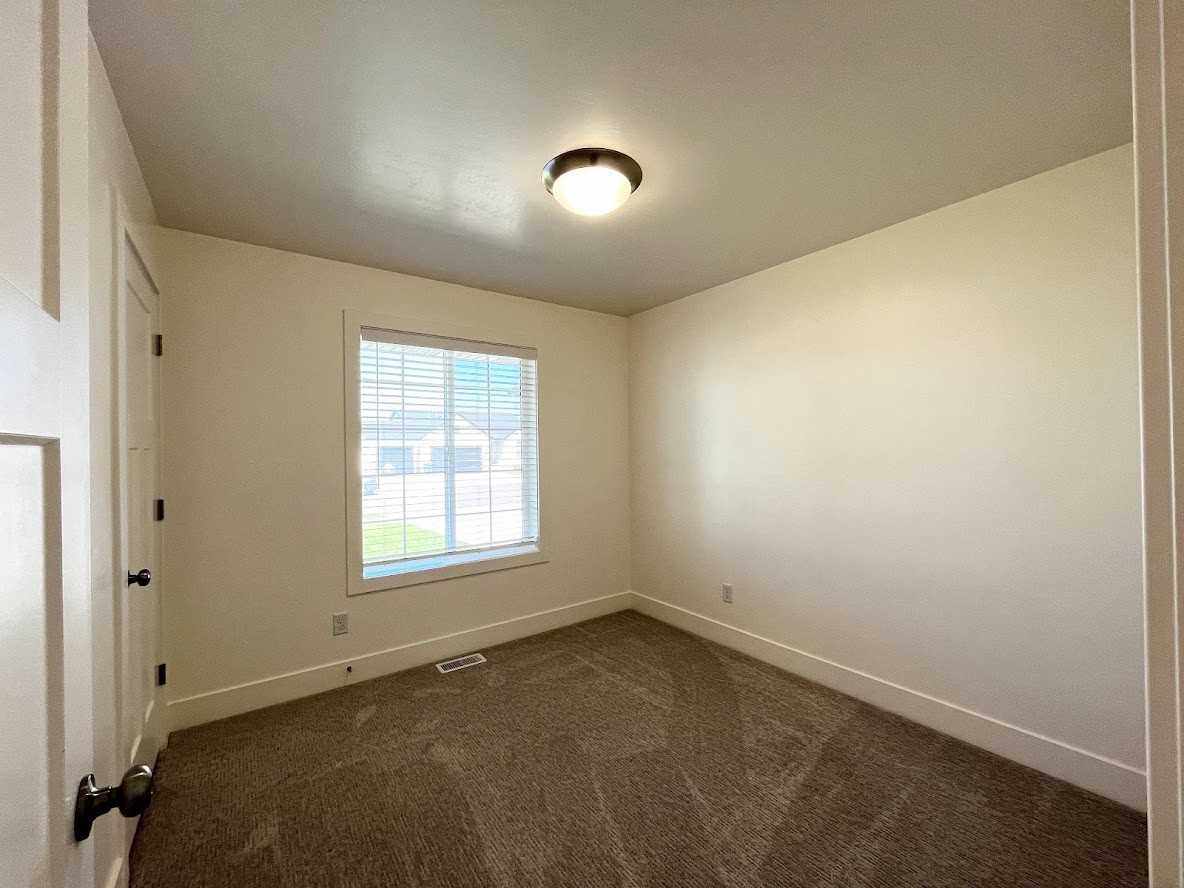 637 W Sanford St - Photo 7 of 19