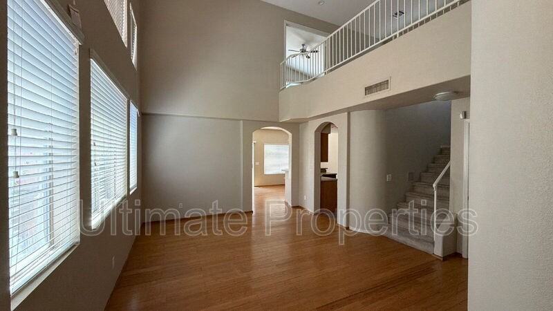 8419 W Salter Dr - Photo 2 of 14