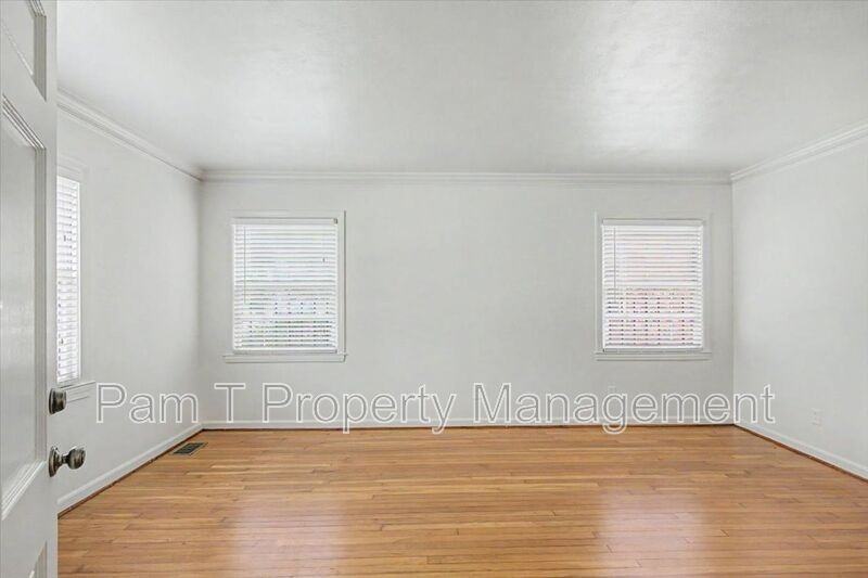 736 E 45th St #1 - Photo 4 of 17