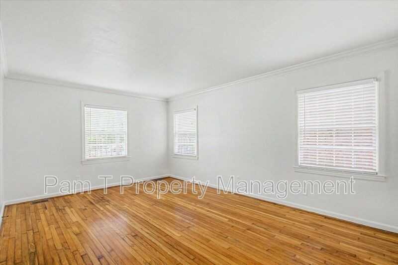 736 E 45th St #1 - Photo 6 of 17