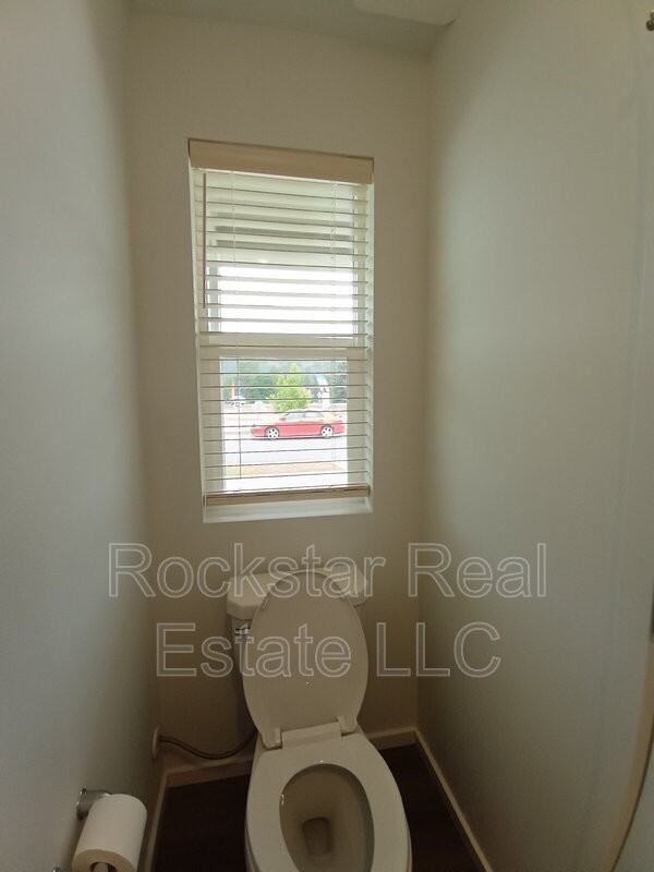 109 W Goldenrod Ave - Photo 7 of 30