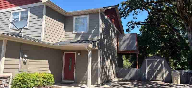 1060 Se Miller Ave