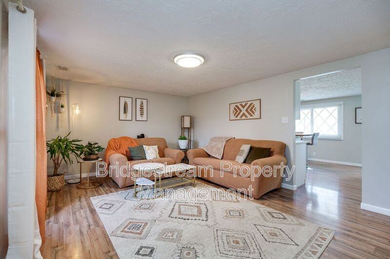 655 Eavey St - Photo 4 of 31