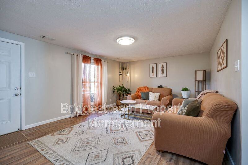 655 Eavey St - Photo 6 of 31