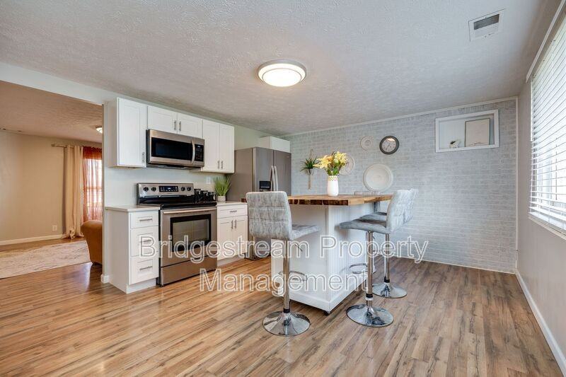 655 Eavey St - Photo 7 of 31