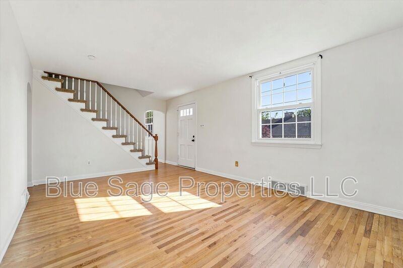 248 E Turnbull Ave - Photo 2 of 26