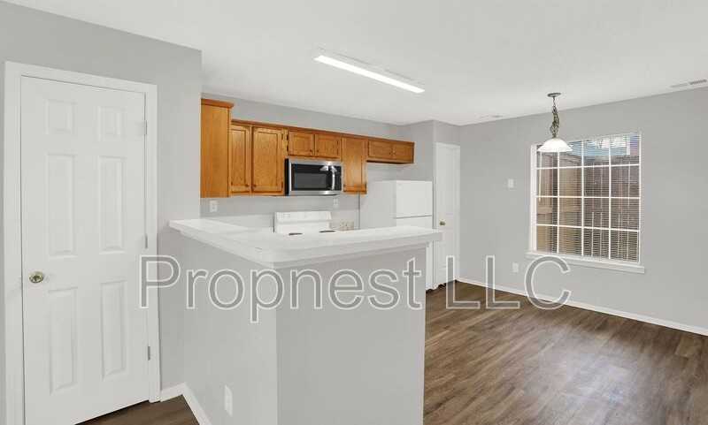 817 Barrington Woods Cv - Photo 3 of 9