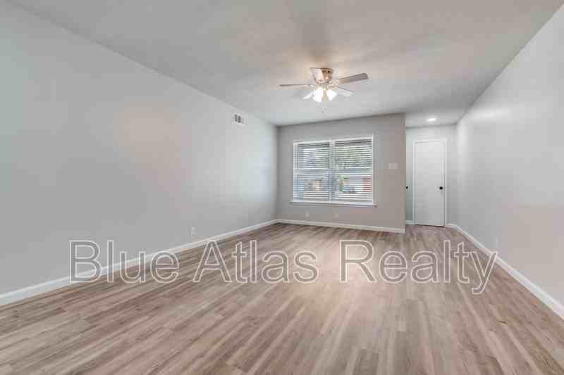 2510 Materhorn Dr - Photo 4 of 28