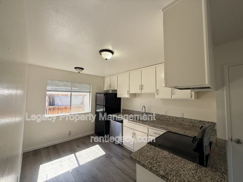 2318 Church Ave #8 - Photo 5 of 15