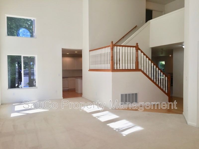 1861 Se 47th Ave - Photo 2 of 18