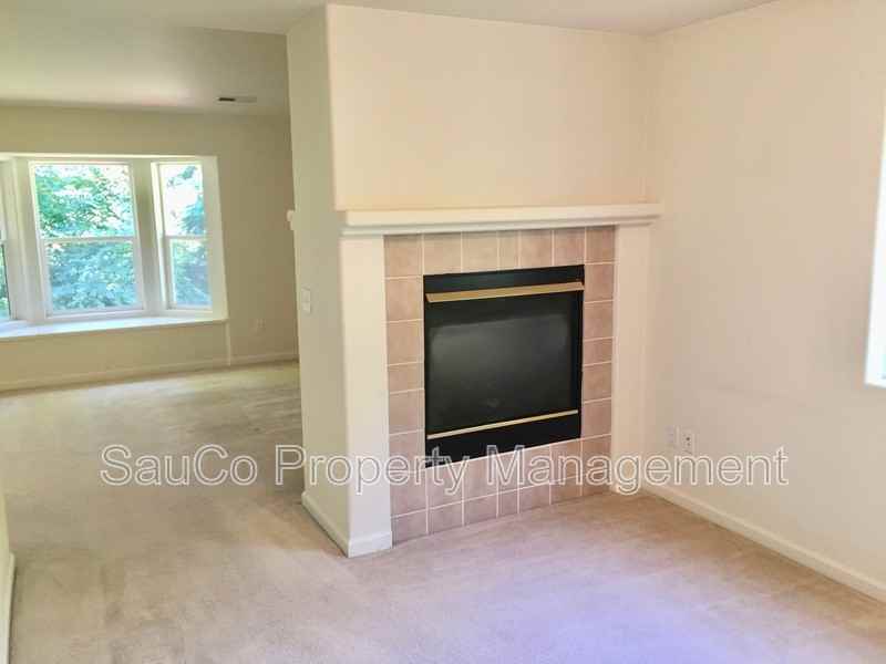 1861 Se 47th Ave - Photo 4 of 18