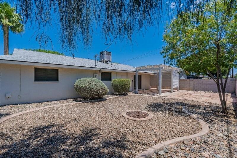 1001 E Campus Dr - Photo 4 of 36