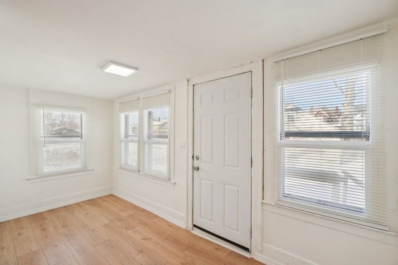 7350 Globe St - Photo 5 of 30