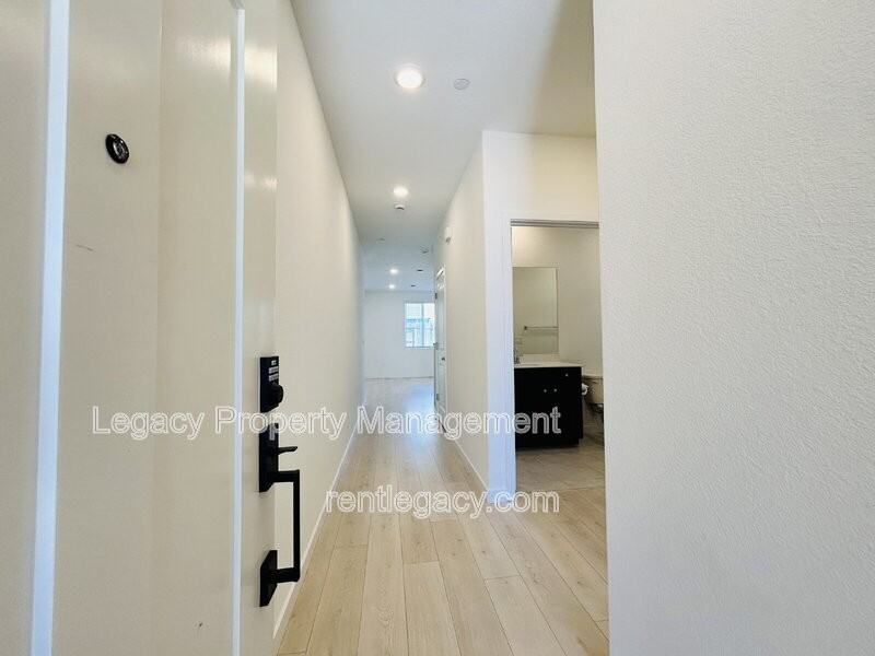 8057 Moongate Way - Photo 3 of 31