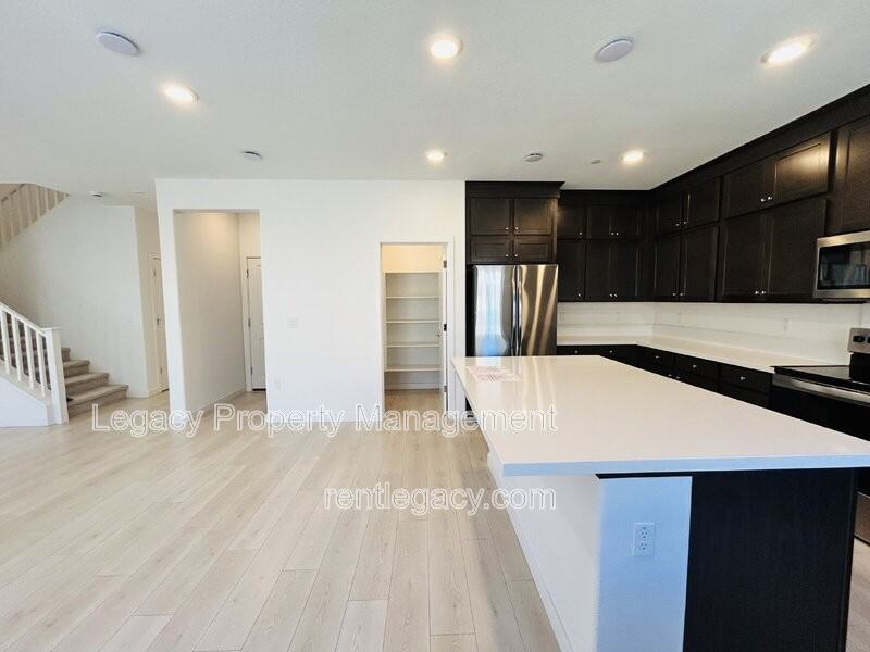 8057 Moongate Way - Photo 5 of 31