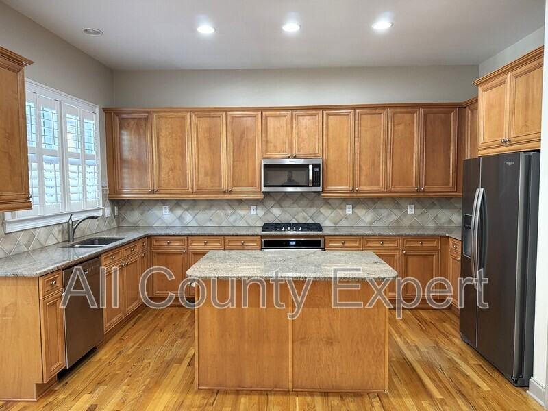 3006 Riverstone Trl - Photo 3 of 32