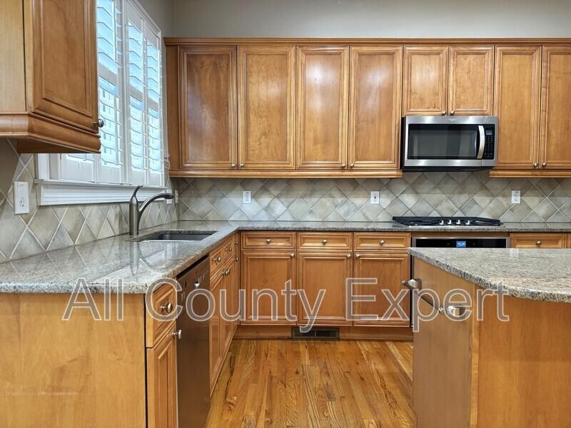 3006 Riverstone Trl - Photo 4 of 32