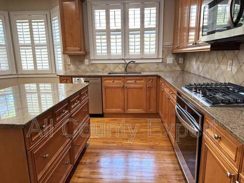 3006 Riverstone Trl - Photo 6 of 32