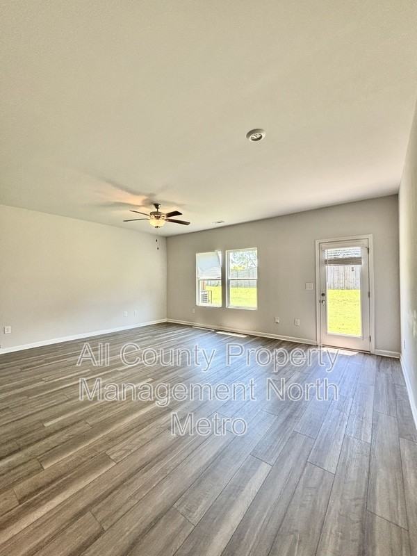 305 Rolling Green Dr Nw - Photo 2 of 10