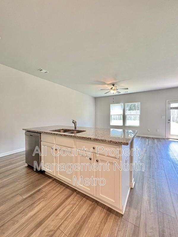 305 Rolling Green Dr Nw - Photo 4 of 10