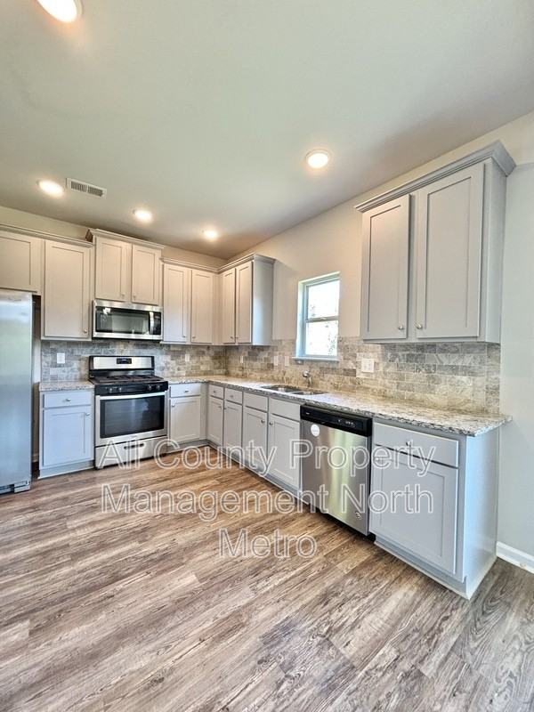 212 Creek View Pl - Photo 2 of 13