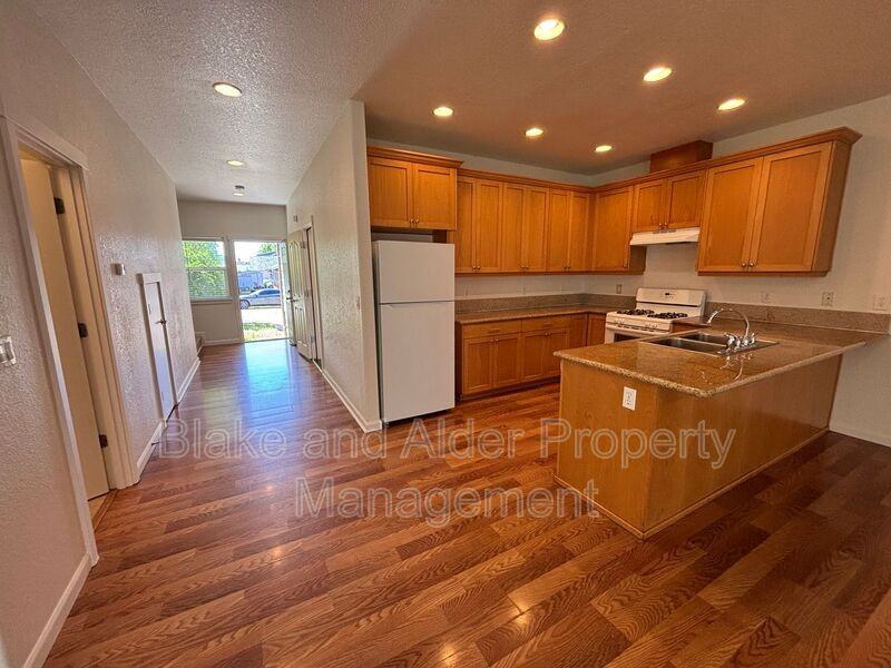 345 Norway St Ne - Photo 6 of 43