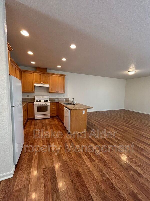 345 Norway St Ne - Photo 7 of 43