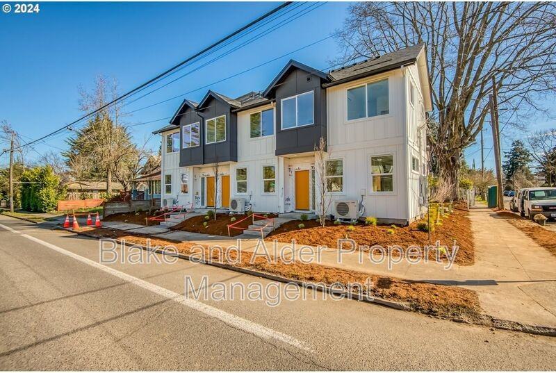 5221 Se Boise St - Photo 4 of 25