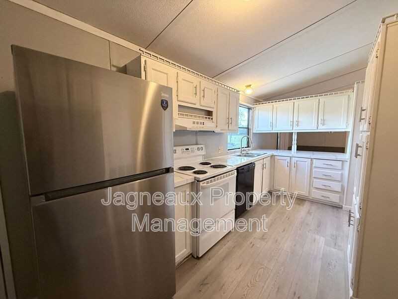 1115 N Crocker St - Photo 3 of 12