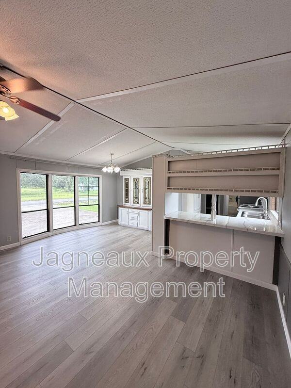 1115 N Crocker St - Photo 7 of 12