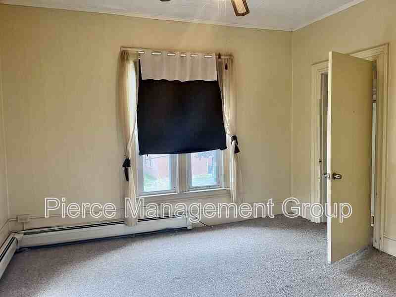 421 Hanover St #5 - Photo 4 of 6