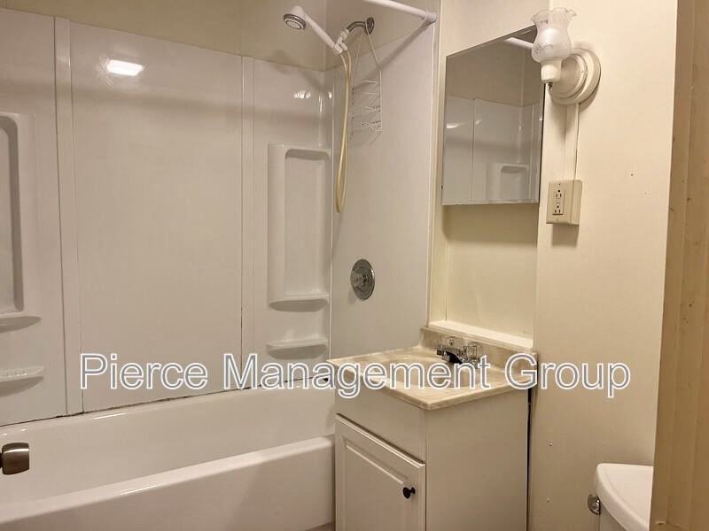 421 Hanover St #5 - Photo 5 of 6